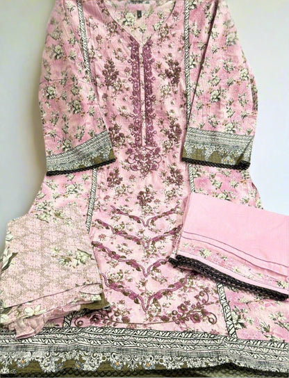 Hoor Embroidered Suit Set